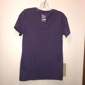 Nike- v- neck- MEDIUM- purple